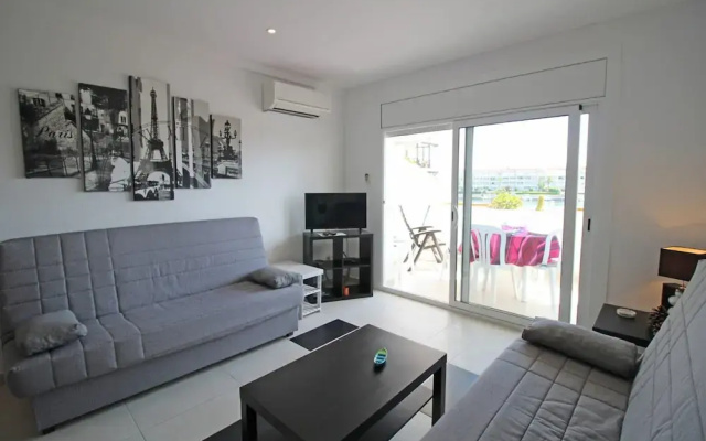Apartment in Empuriabrava With Canal Views