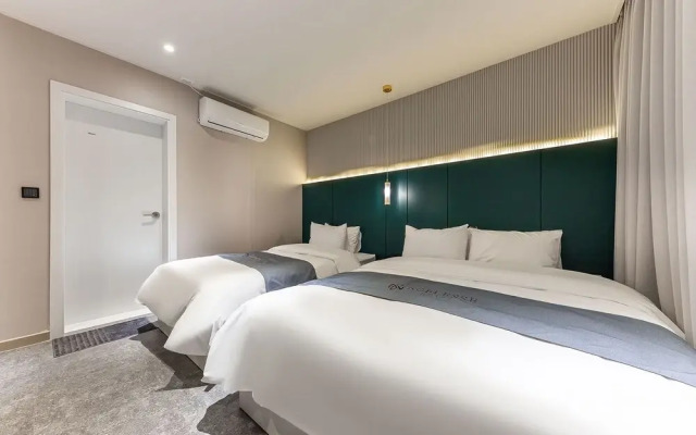 Cheonan Noblesse Hotel(천안 노블레스호텔)