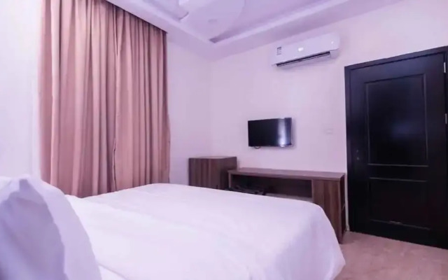 Ibizza Pit Hotel and Suites