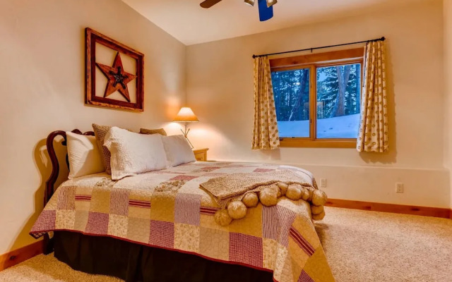 Nangle Woods  4 Bedroom Townhouse by RedAwning