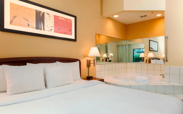 Courtyard By Marriott Dallas - Lewisville