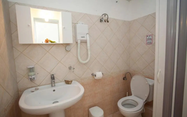 Dafnis Studios & Apartments