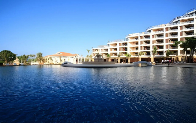 Xinglong Old Banyan Hotel