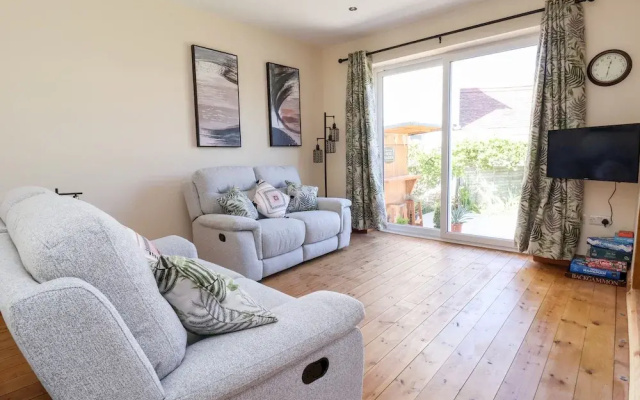 3 Rhyd Drive
