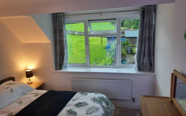 3 Bed Barn - Sleeps up to 6 - Parking - Wifi