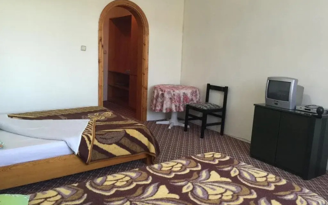 Dinana Hotel