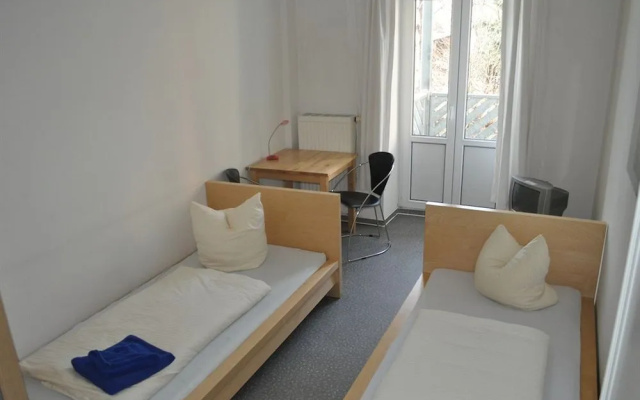 A bed Privatzimmer Dresden - Nichtraucherpension