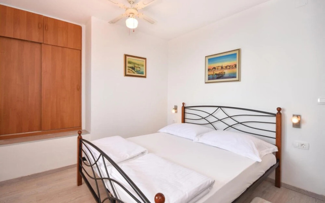 Awesome Home in Lokva Rogoznica With Wifi and 4 Bedrooms