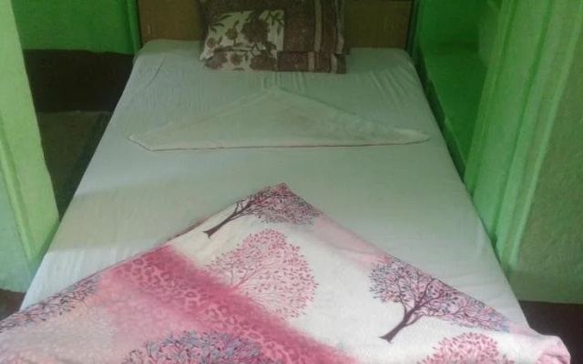Hotel Shri Giriraj Palace