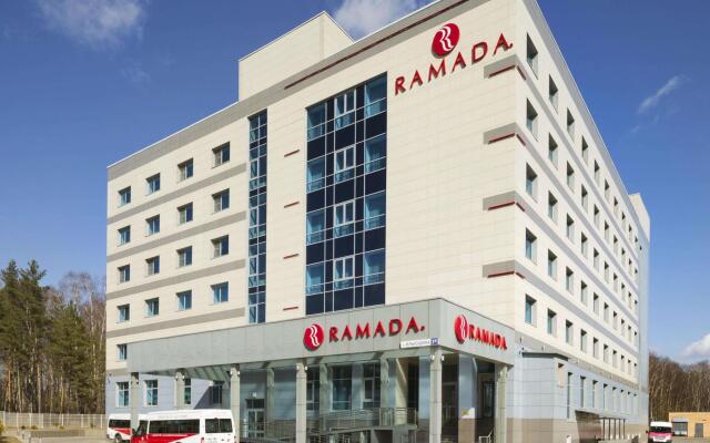 Гостиница Рамада Москва Домодедово вид на фасад