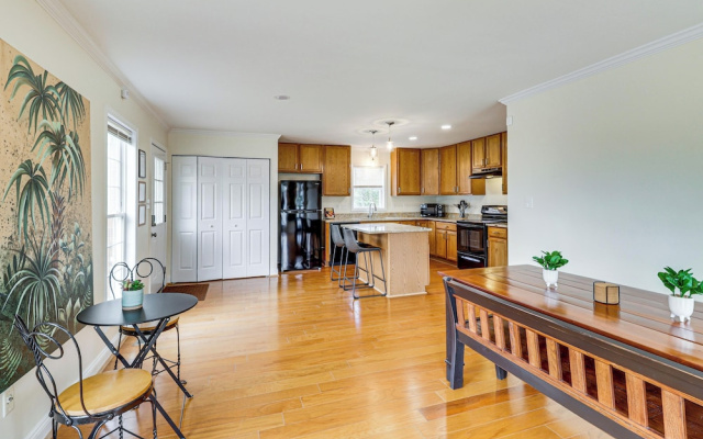 Walk to Dtwn & Campus! Spacious Hampton Home