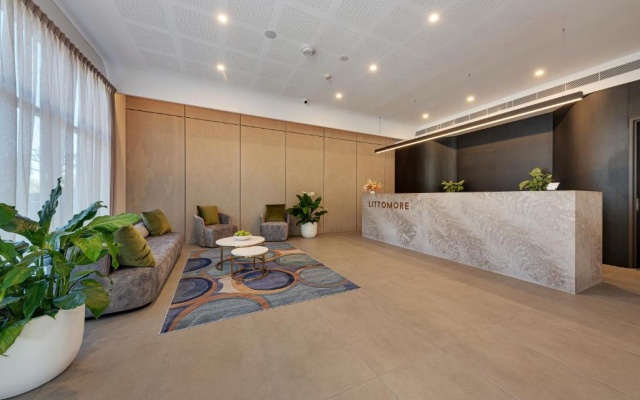 Littomore Suites Kingswood