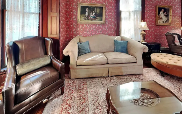 Victorian Rose by Ryson Vacation Rentals