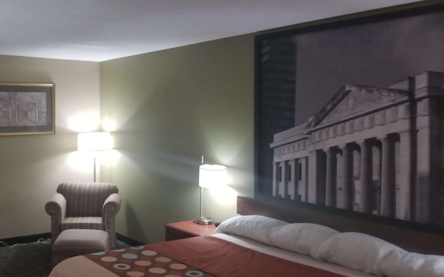 Super 8 by Wyndham Bellefontaine