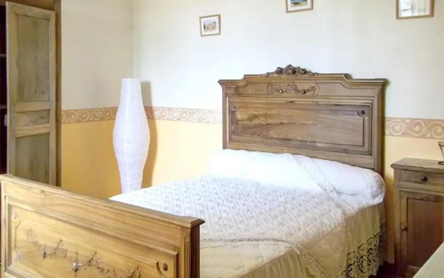 House With 6 Bedrooms in Vaison-la-romaine, With Wonderful Mountain Vi