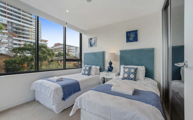 New Luxury Apartment Walking to Shops & Cinema