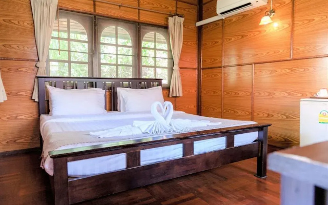 Bangrak Pier Bungalow