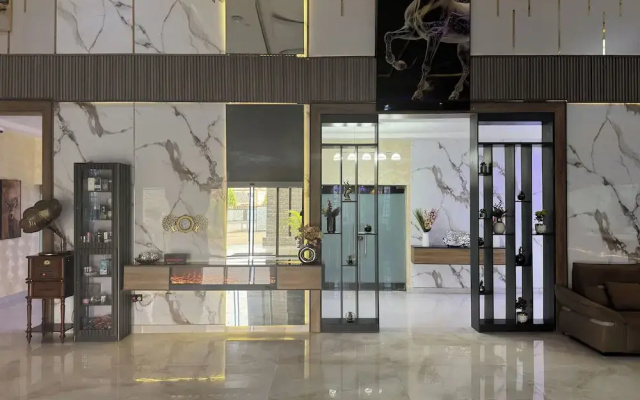 Silver Gate Hotel and Suites