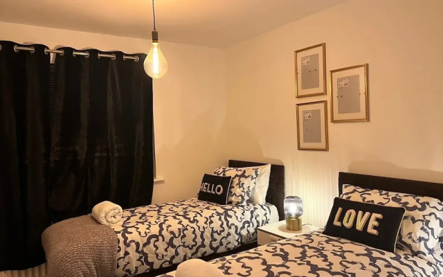 Cozy Barking Retreat - 2 Bedrooms