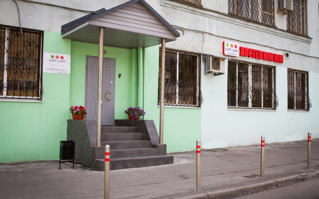 YumYum Hostel вид на фасад