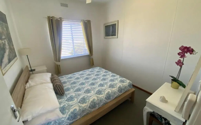 Carrickalinga SeaHaven: Coastal Escape-4BRM - 29 Riverview Drive
