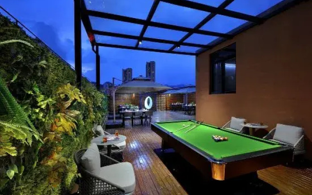 Modern Crown Hotel