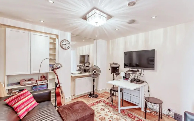 Great 2 Bed, 2 Bath Apartment Next to Hyde Park
