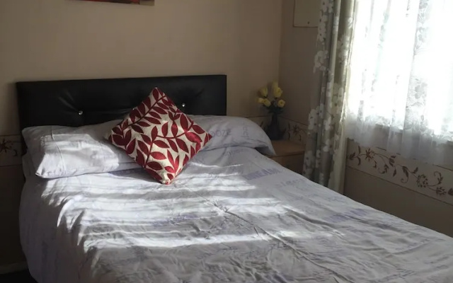 2 bed dog Friendly Chalet on Sunbeach Scratby