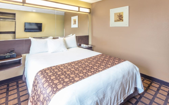 Microtel Inn & Suites by Wyndham Kalamazoo