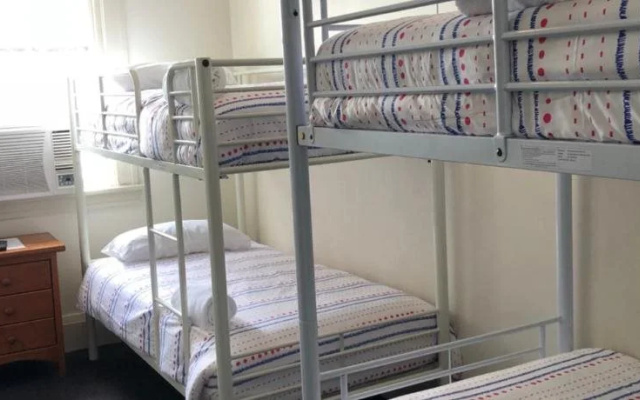 Australian Hotel
