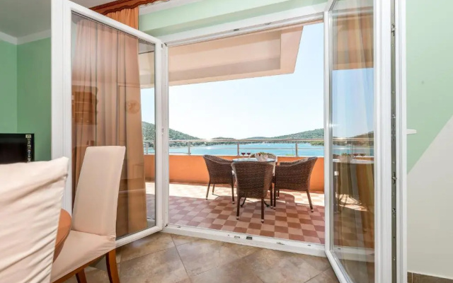 Apartments Hari Tisno