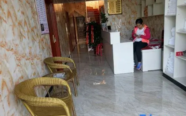 Lvliang Aiqinghai Theme Apartment