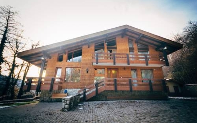 Гостиница Jaunty Riders Hostel в Красной Поляне 1 отзыв об отеле, цены и фото номеров - забронировать гостиницу Jaunty Riders Hostel онлайн Красная Поляна вид на фасад