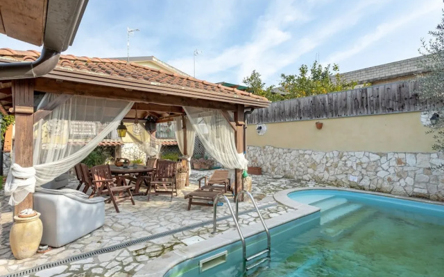 Luxurious Holiday Home in Napoli With Swimming Pool