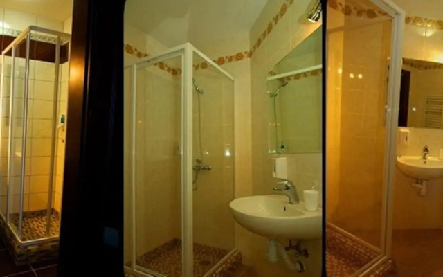 Hotel Deluxe