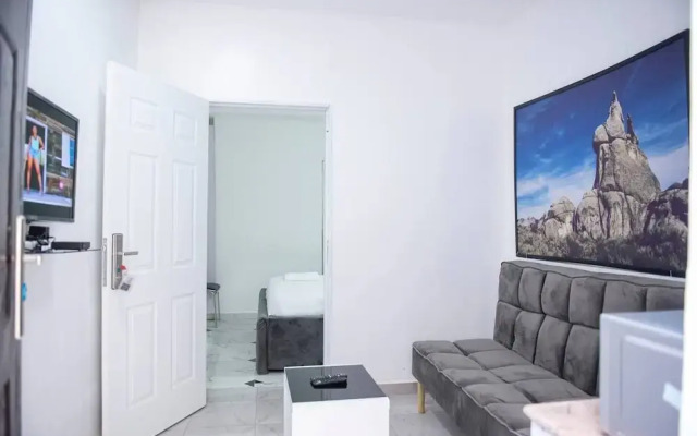 Lovely One-bed Apartment Located in Abuja