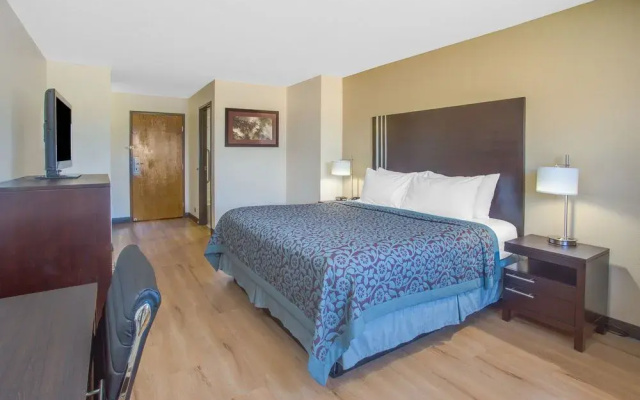 Days Inn Le Roy - Bloomington Southeast