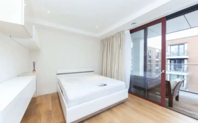 Modern 1 Bedroom Apartment With Balcony in Earlsfield