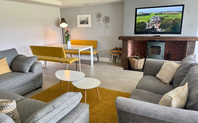 Sleeps 10 - Hot tub - Pool Table - Play Park