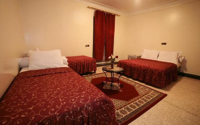 Отель Hôtel Ichbilia комната для гостей