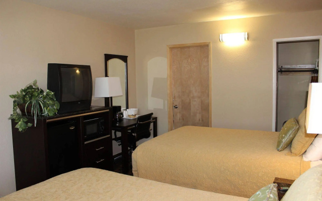 Harbor Inn & Suites