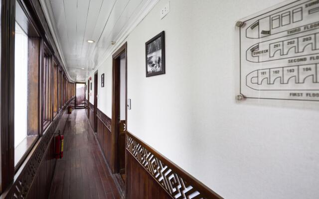 Отель Carina Cruise Halong Bay интерьер отеля