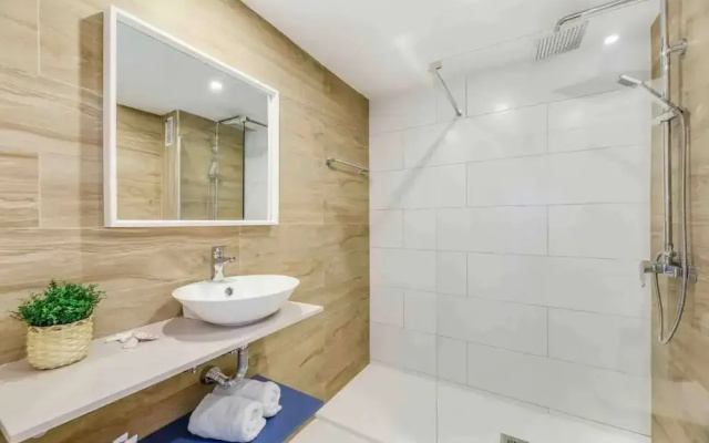 Beautiful 2 Bedrooms Apartment In Puerto Banus