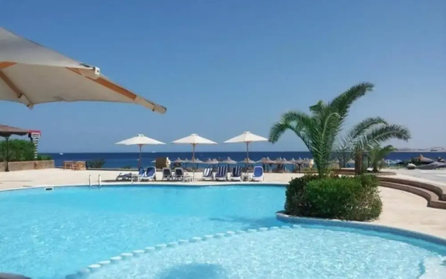 Palm Beach Piazza Beachfront Lovely Apartment