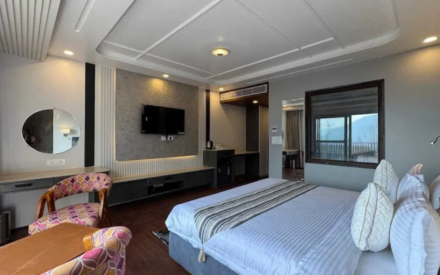 Emroz By Kings Resort