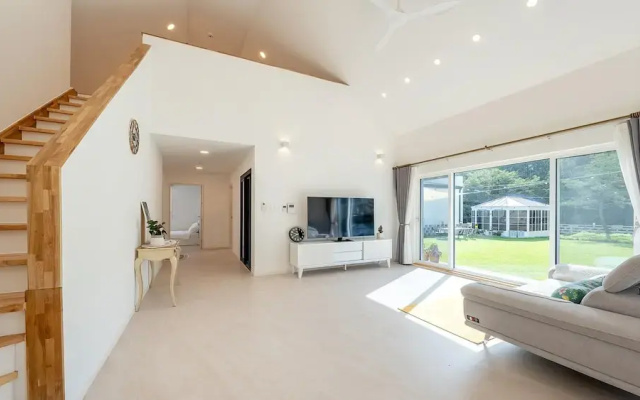 Gangneung Whiten Pension