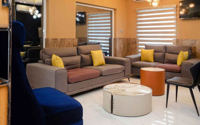 Ibizza Pit Hotel and Suites