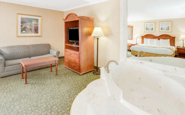 Baymont by Wyndham Kalamazoo