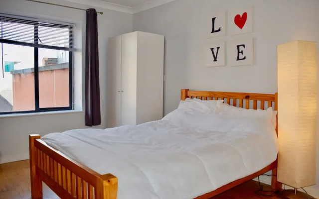 1 Bedroom Apartment With Views in City Centre