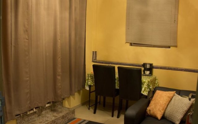 Jesiwa B's Little Palace in Accra, Ghana from 68$, photos, reviews - zenhotels.com guestroom